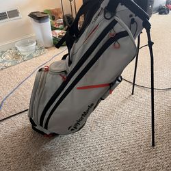 TaylorMade FlexTech Crossover Stand Golf Bag 