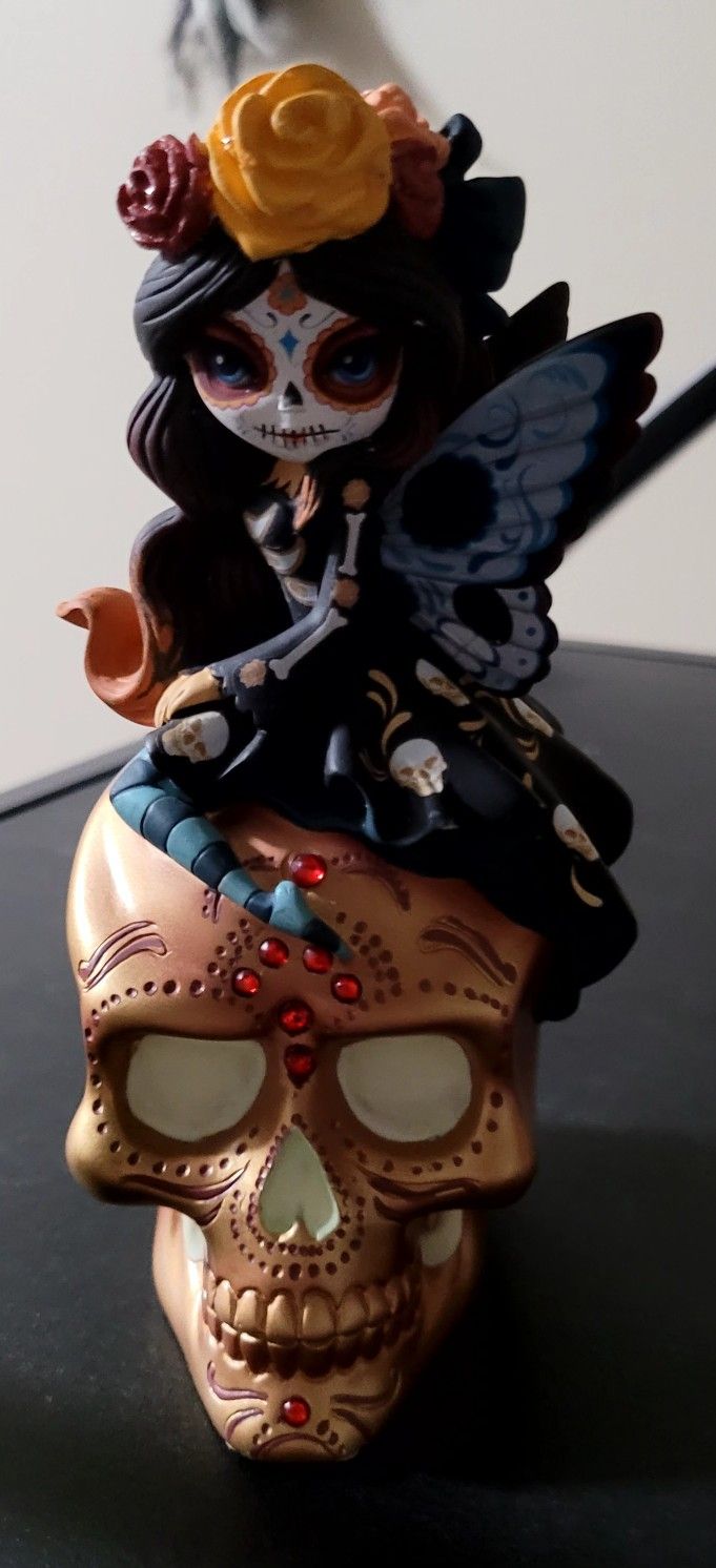 Skull Statue