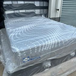 Queen Size Mattress And Box Spring 