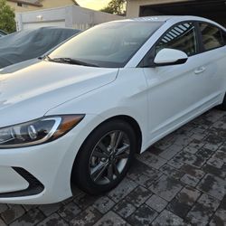 2018 Hyndai Elantra 4 Door 