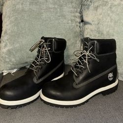 Timberlands Sze10 Price Negotiable