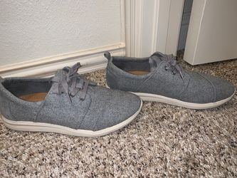 Tom’s sneakers size 8.5 women’s