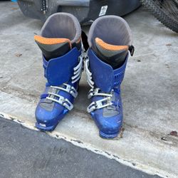 Ski boots 
