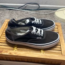 Black And White Vans Oldskool Sk8 Sneakers (unisex Size) Men’s 6.5 / 8 Women’s As Shown In Size Tag