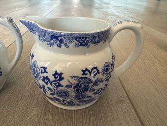 The Spode Blue Room Collection: Grasshopper porcelain Pitcher  Cream Jug England 3.5" Tall