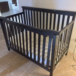Baby Crib And Changing Table 
