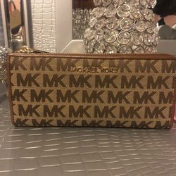 Beautiful Michael Kors Wallet