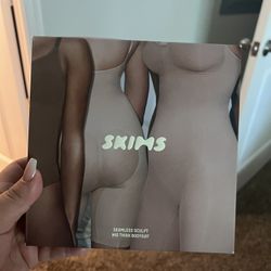 SKIMS Seamless Sculpt Bodysuits - Size 4X (2 for $70)