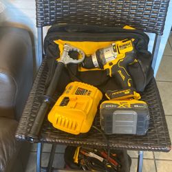 Dewalt Hammer Drill With Rapid Charger And Battery