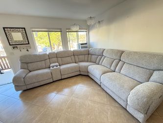 Like New Large Power Reclining Sectional