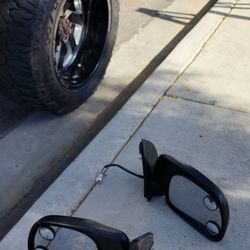 2 Side Mirrors and a front grill for a F250 Sd 1999 to 2004