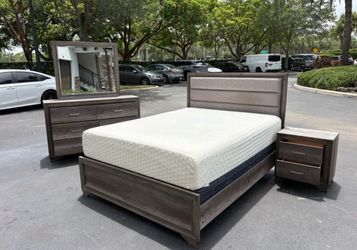 Beautiful Bedroom Set Queen Size Solid Wood Gray Color In Excellent Condition by Malaysia Furniture