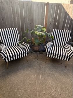 ACCENT CHAIRS. (Indoor)