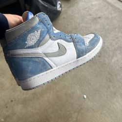 Jordan 1 Hyper Royal