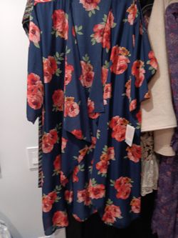 Womans Cover Lularoe Roe Med