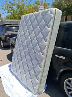 Nice Comfortable Quality Queen-size Pillow Top Mattress (no metal bed frame)