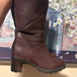 Size 8 Women UGG Boots
