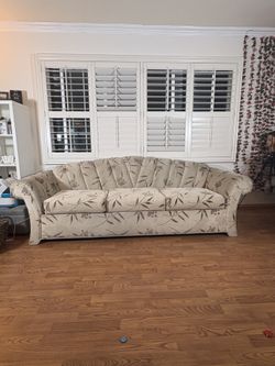 Floral Couch Bed w Mattress