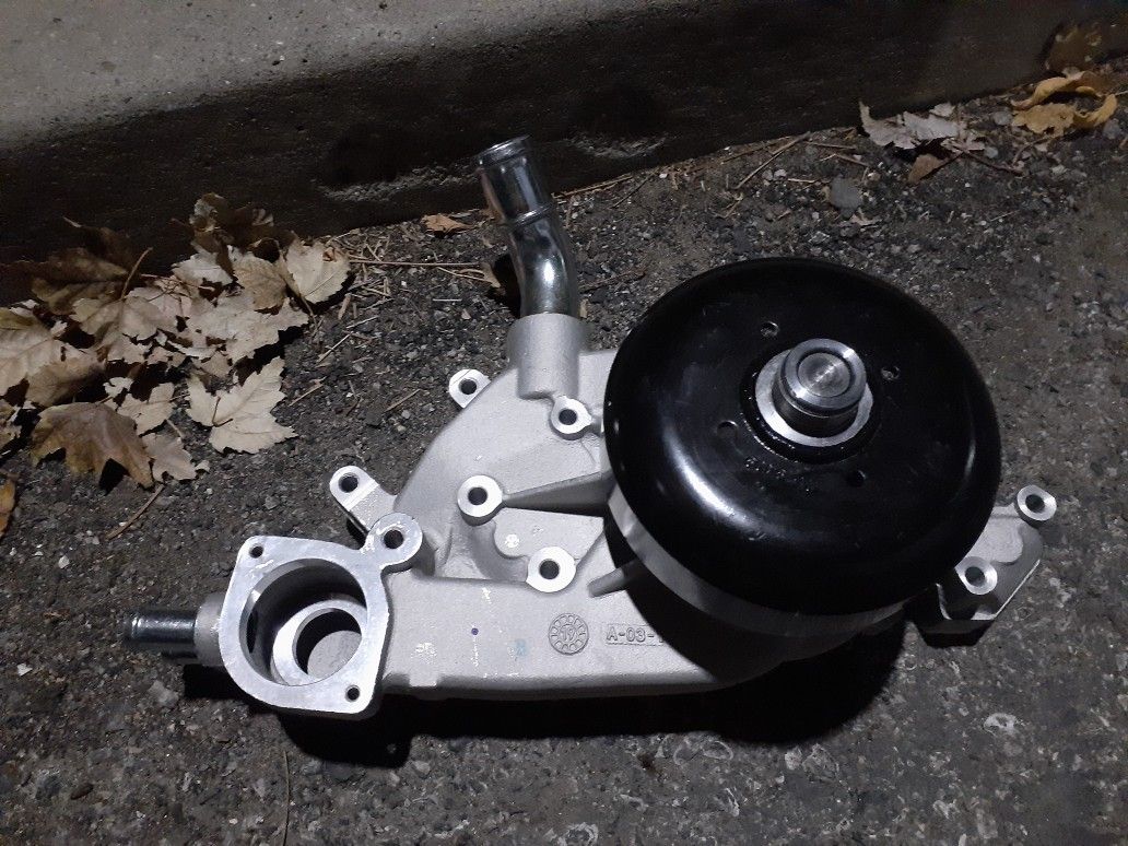 Water Pum New for Chevy Tahoe or GMC or Yukon