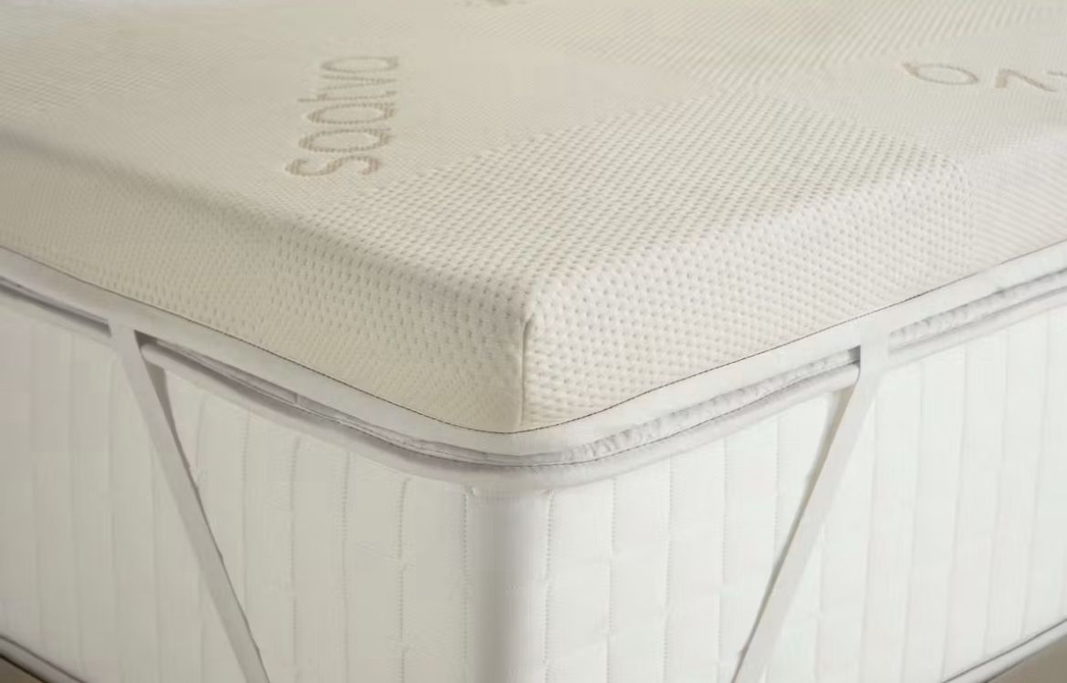 Saatva Mattress Topper - King Size - Like New