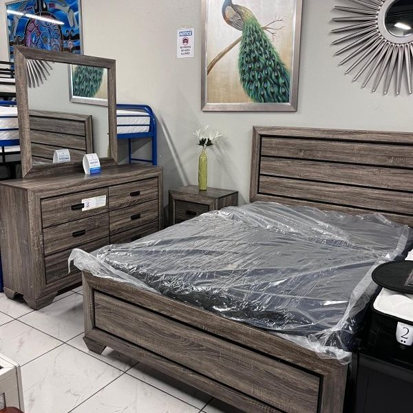 4 PC BEDROOM SET 