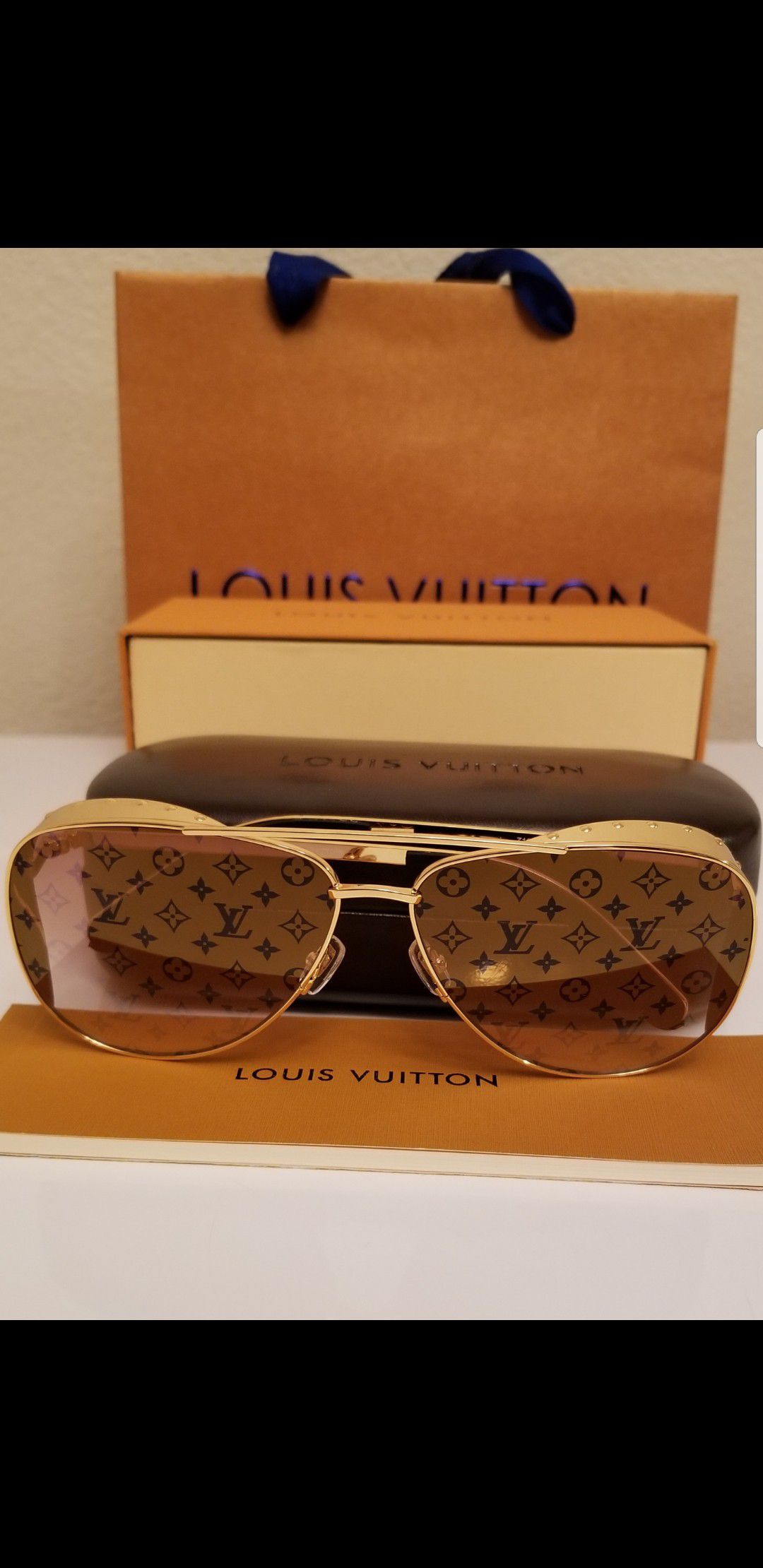 Authentic Louis Vuitton Las Vegas Parano Z1054E Monogram Lens Gold Studded  Sunglasses for Sale in Aurora, CO - OfferUp