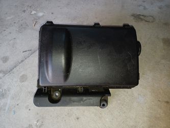 2005 - 2009 Prius air cleaner intake filter housing lower box flow