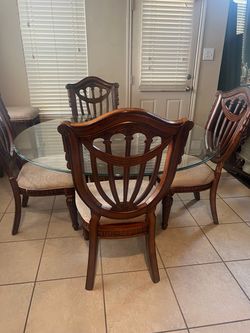 Round Glass Top Dining Table with 4 Chairs