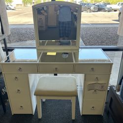 White Vanity With Stool And LED Lights ( 9 drawers 4 big ones 5 small ones) 