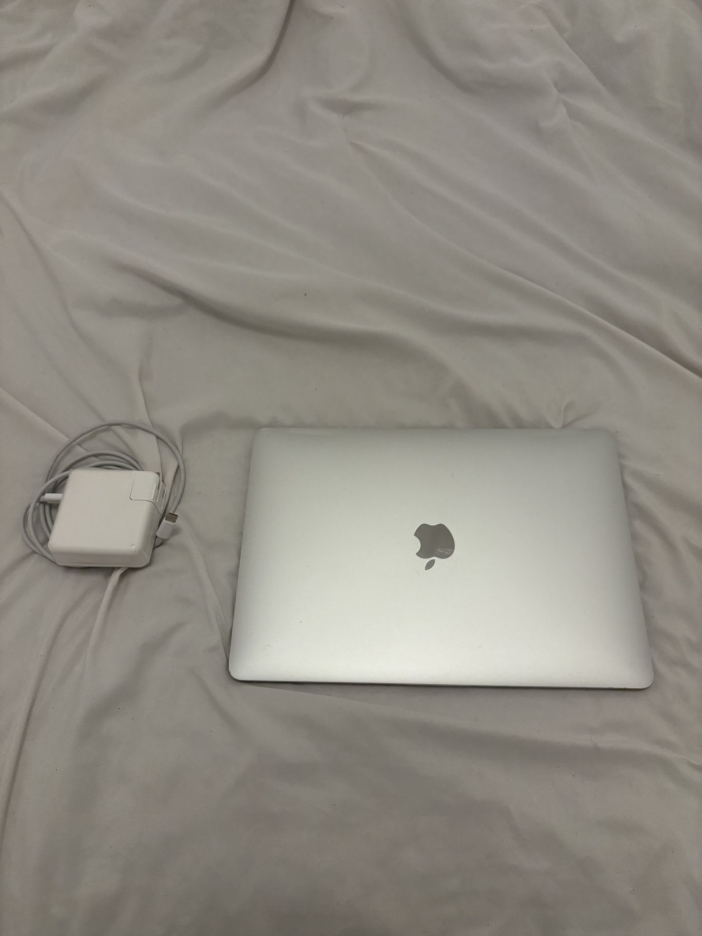 2017 MACBOOK PRO (READ DESC.‼️)