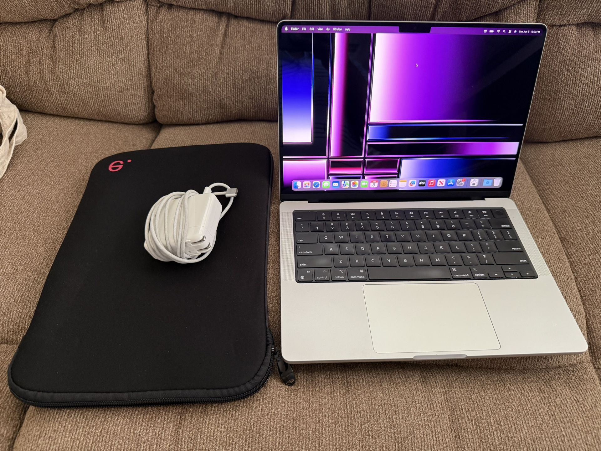 2021/2022 MacBook Pro 14” M1,16gb, 1TB, Apple Care, Great