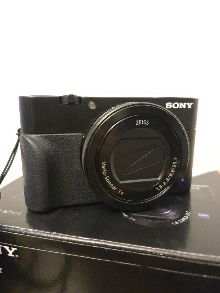 Sony DSC RX-100V M5 Digital Camera