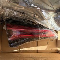 Read Left Driver Side Inner Tail Light For Toyota RAV4 16-18