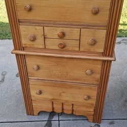 Antique Dresser In Excellent Condition 