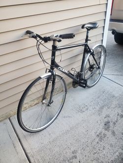XL GIANT ROAD BIKE AS IS
