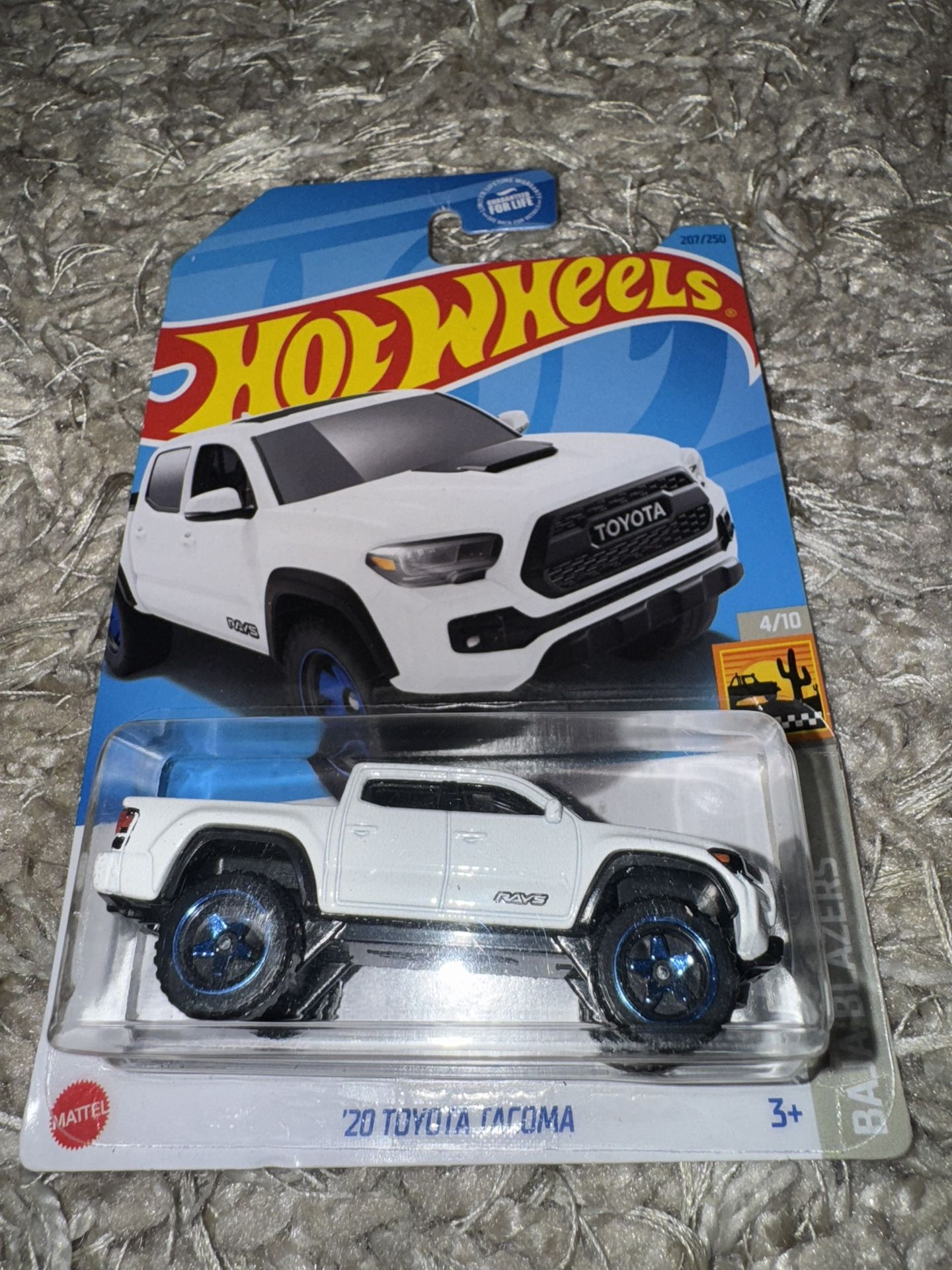 Hot Wheels 20 Toyota Tacoma White