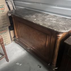 Full Bar With 2 Stools 