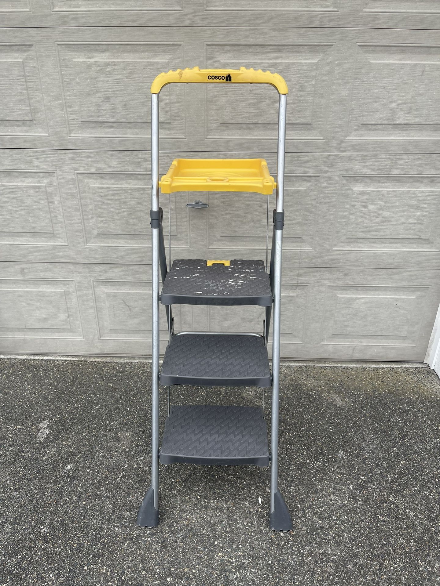 Cosco 3 Step Ladder W/ Paint/ Utility Tray