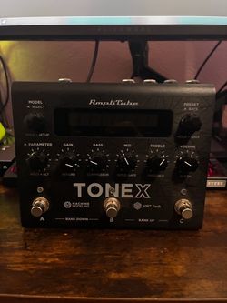 ToneX Amplitube IK Multimedia Amp + Cab Sim Pedal