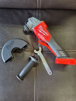 Milwaukee M18 FUEL 4-1/2 in./5 in. Grinder w/Paddle Switch (Tool-Only)