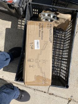 mountup triple monitor stand