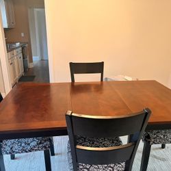 Dinning Set With Table, Four Chairs and Cushions