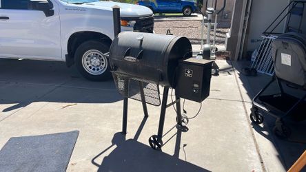 Free members mark smoker grill