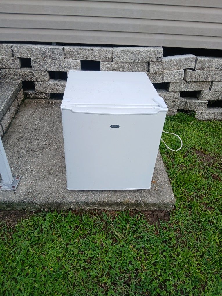 Sunbeam Mini Fridge 17cu