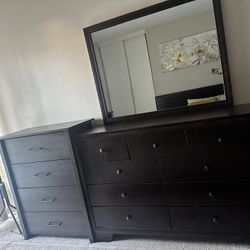 Bedroom Queen 