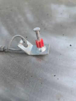 tengo estos celing grid clips usados es un bote grande