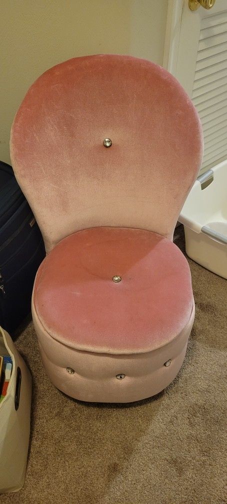 Pink Chair 🩷