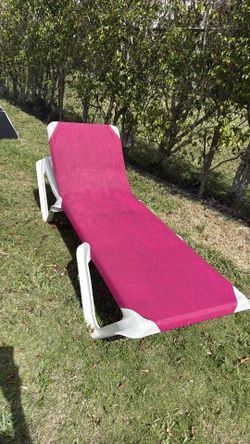 pink pool recliner
