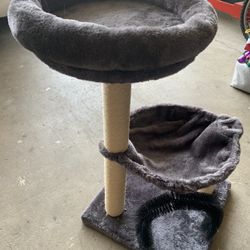 Cat Climbing Post (small)