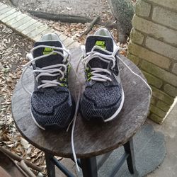 Nike Light Weight - Size 7.5